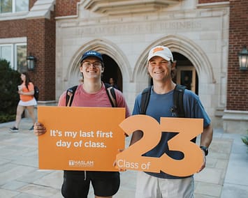 UT Knoxville students with class of 23 signs